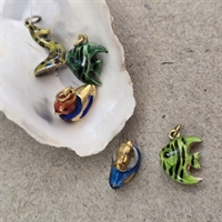 vintage-charms-grønnne-stribede-slørhalefisk-blå-ænder-prikket-fabeldyr-vintage-tyske-vedhæng